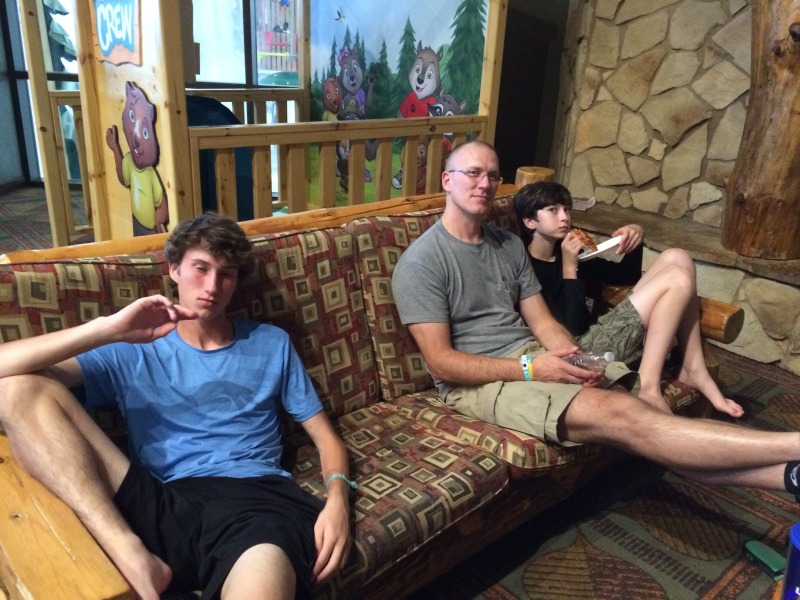 2015/06(June)/Great-Wolf-Lodge/800x600_2015-06-25-Great-Wolf-Lodge-09-Chance-Travis-Dax.JPG