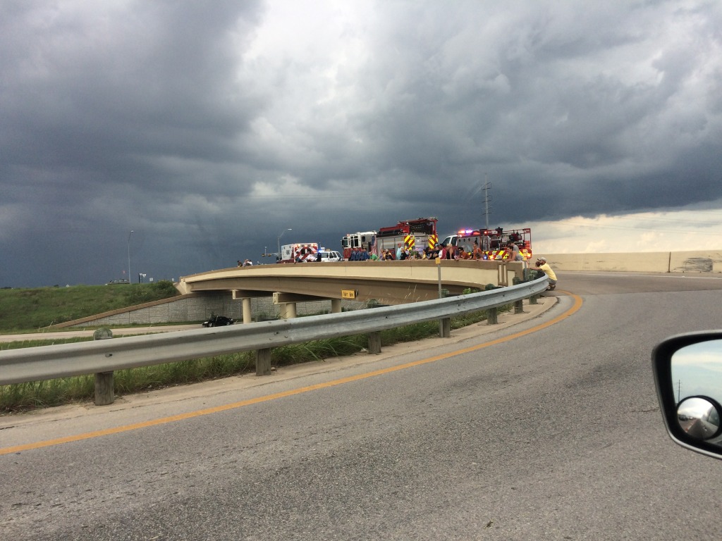 2015/06(June)/Misc/1024x768_2015-06-28-Hutto-policeman-honor-1.JPG