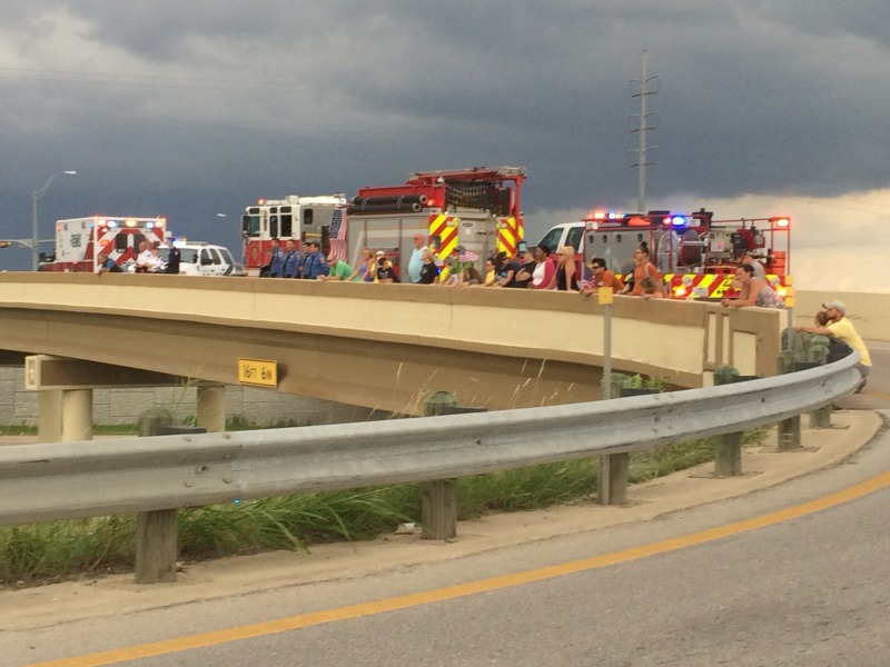 2015/06(June)/Misc/800x600_2015-06-28-Hutto-policeman-honor-2.JPG