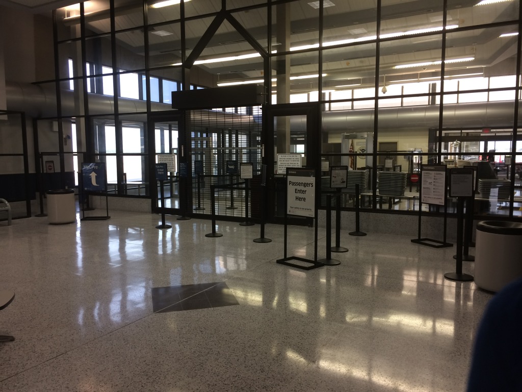 2015-07-31-ERM-Waco-TX-Airport-noboy-at-TSA-Security.JPG