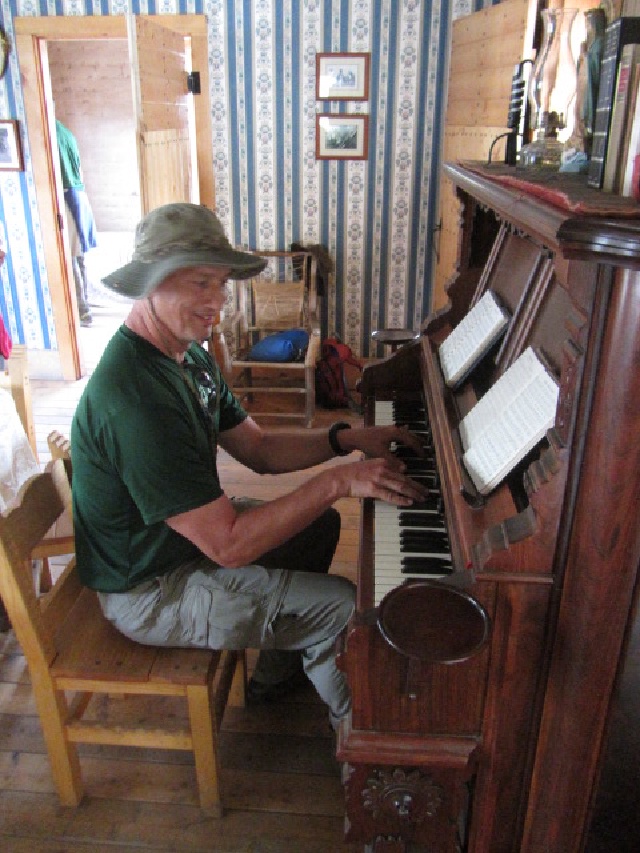 2015-07-01-Philmont-4star-13-New-Abreau-PatDuffy-pump-organ.JPG
