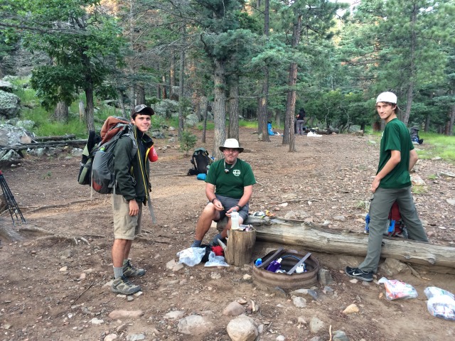 2015/07(July)/Philmont-630e-Crew-8787-Troop214/640x480_2015-07-03-Philmont-5star-009-Ron-Chance-goodbye-to-RangerVincent.jpg