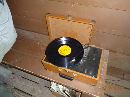 2015-07-04-Philmont-5star-025-Clarks-Fork-record-player.jpg
