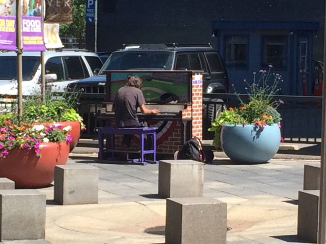 2015/08(August)/Colorado-anniversary/640x480_2015-08-14-Denver-04-piano.JPG