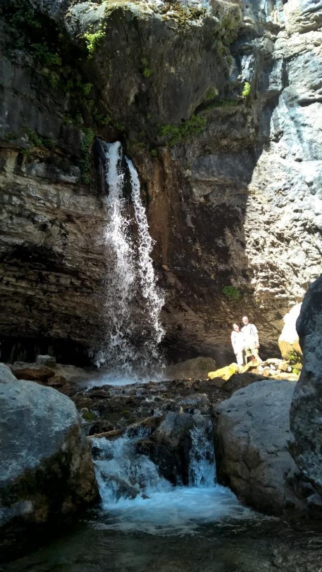 2015-08-15-Hanging-Lake-131-Travis-Suzi.JPG