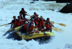 2015-08-15-whitewater-rafting-04-Travis-Suzi-Justin-Kia.JPG