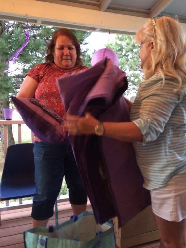 2015/08(August)/ERM-Maryan-Ro-retirement-party-in-Denver/640x480_2015-08-13-ERM-Denver-3-MaryanRo-Retirement-party-Belinda-blanket.JPG