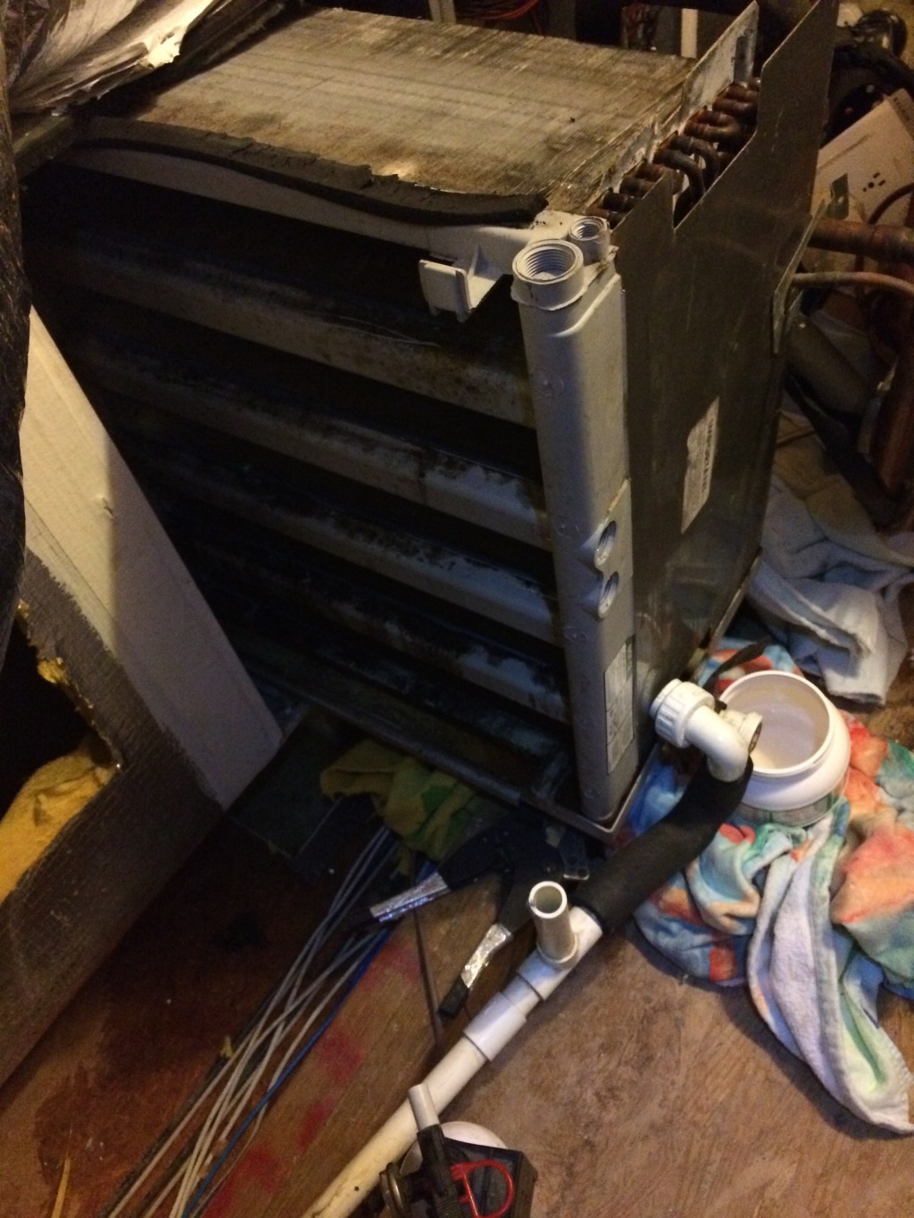 2015/08(August)/Misc/1024x768_2015-08-23-fixing-broken-AirConditioner-1.JPG
