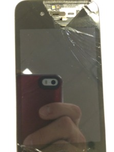 2015-08-31-Chance-broken-iPhone4.JPG