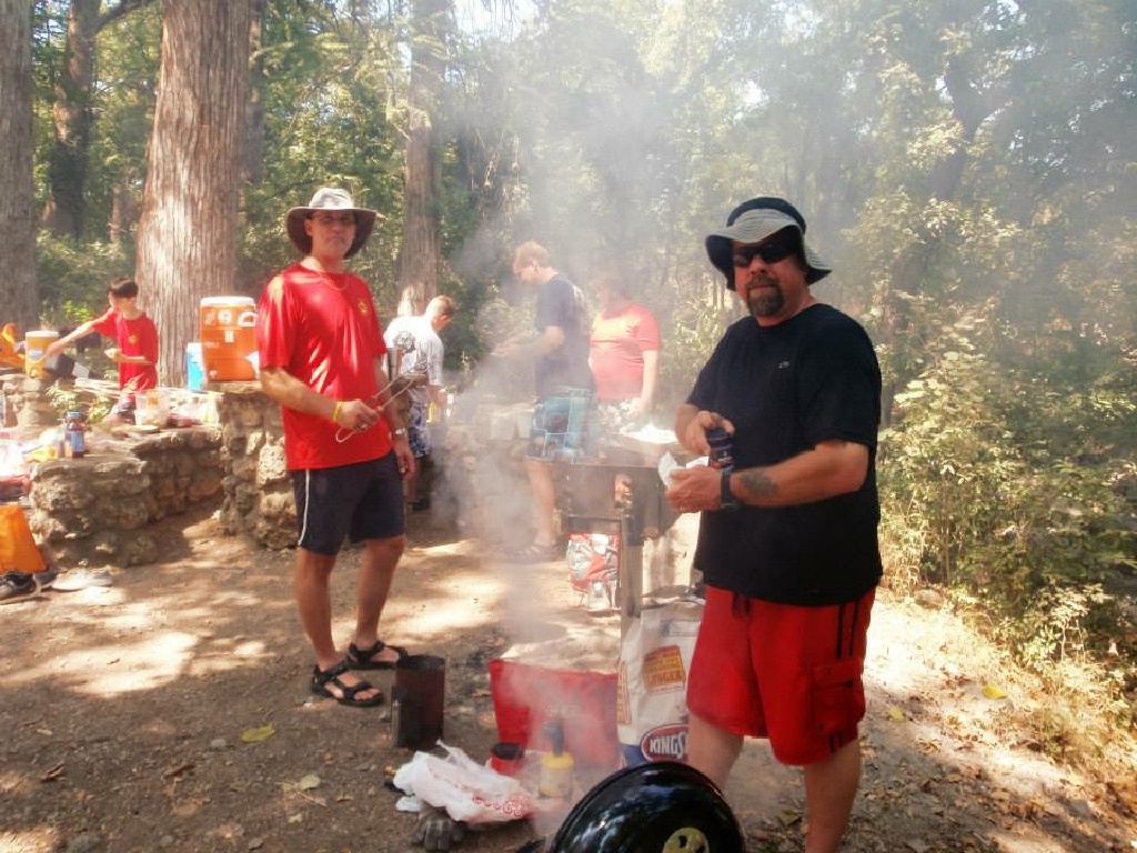 2015/08(August)/Troop214-Krause-Springs/1024x768_2015-08-01-Troop214-Krause-Springs-04-Travis-Scot-grilling.JPG