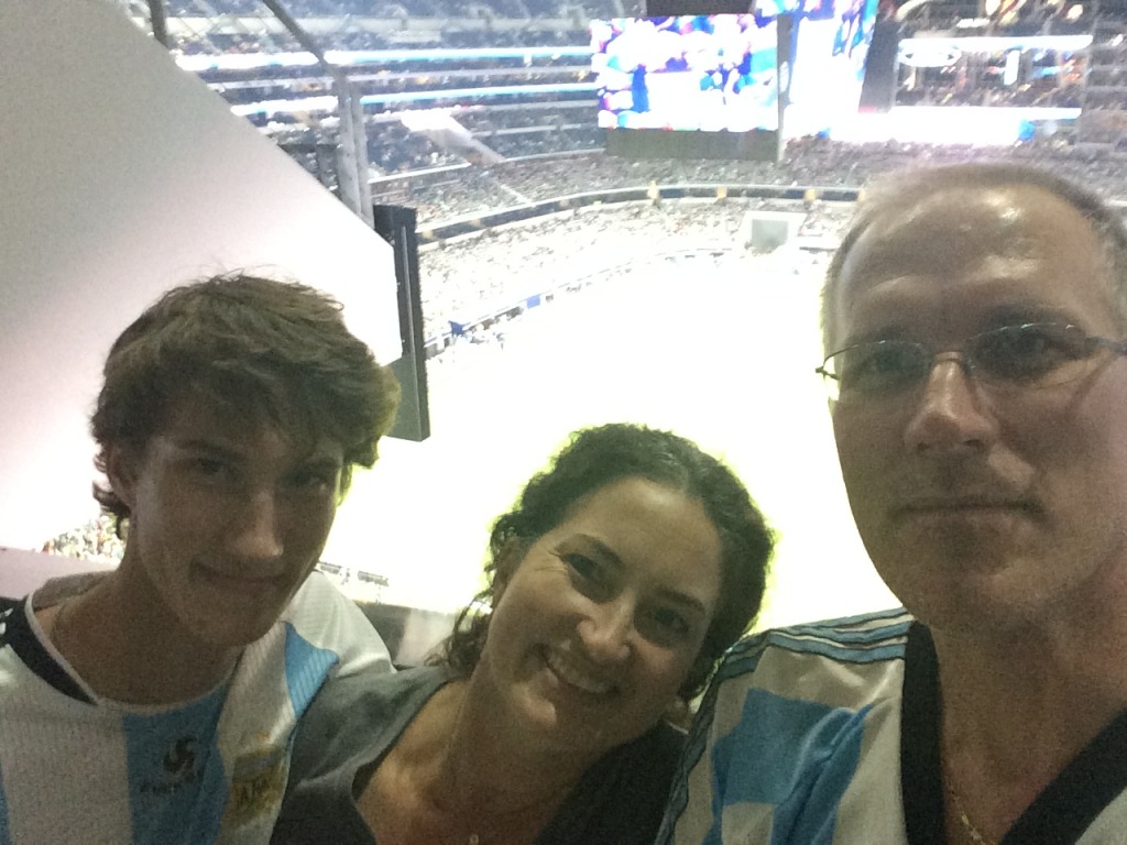 2015/09(September)/Argentina-vs-Mexico-soccer-game/1024x768_2015-09-08-Pro-Soccer-game-Arlington-TX-Argentina-vs-Mexico-07-Chance-Suzi-Travis.JPG