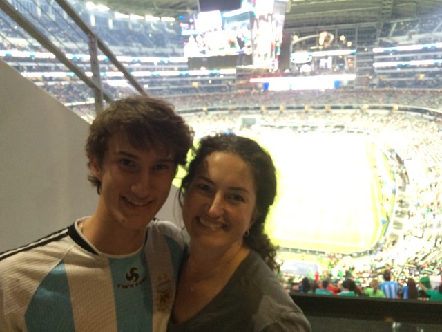 2015/09(September)/Argentina-vs-Mexico-soccer-game/640x480_2015-09-08-Pro-Soccer-game-Arlington-TX-Argentina-vs-Mexico-05-Chance-Suzi.JPG
