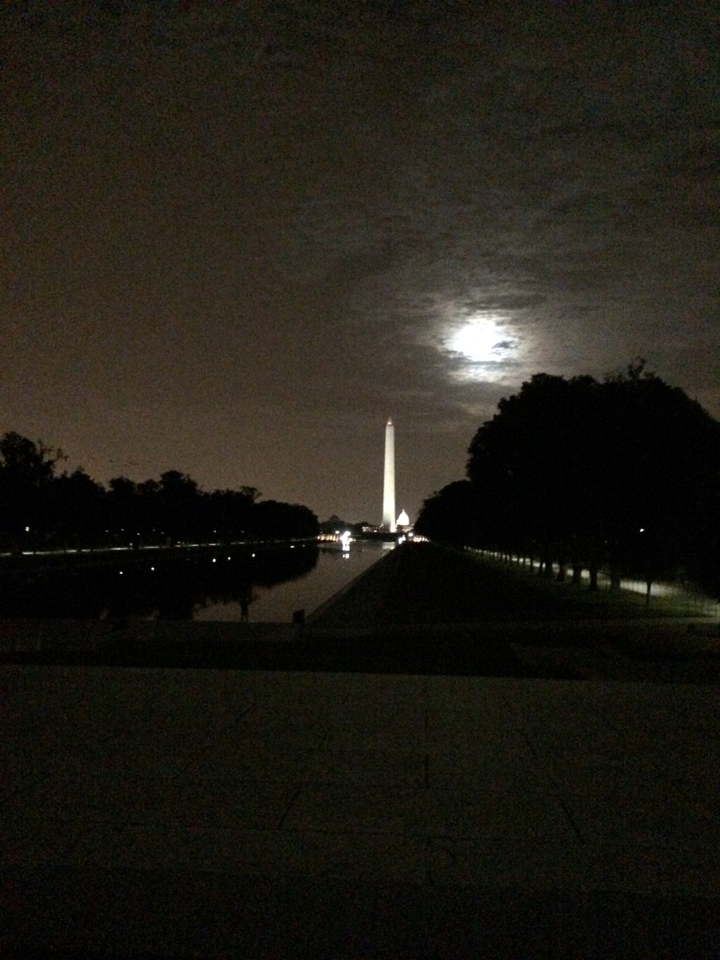 2015/09(September)/Suzi-Washington-DC/1024x768_2015-09-28-Suzi-WashingtonDC-monument-moonlight-2.JPG