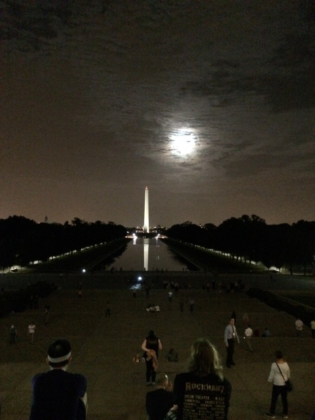 2015/09(September)/Suzi-Washington-DC/640x480_2015-09-28-Suzi-WashingtonDC-monument-moonlight-6.JPG