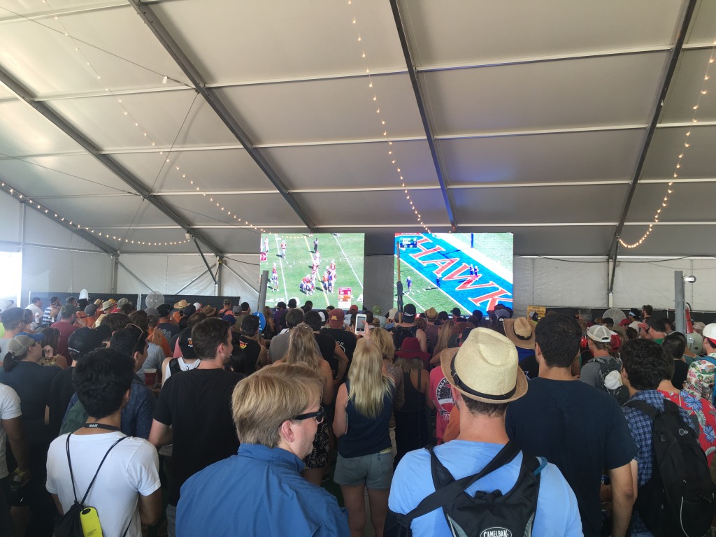 2015/10(October)/ACLFest/1024x768_2015-10-10-ACLFest-02-Longhorns-vs-OU.JPG