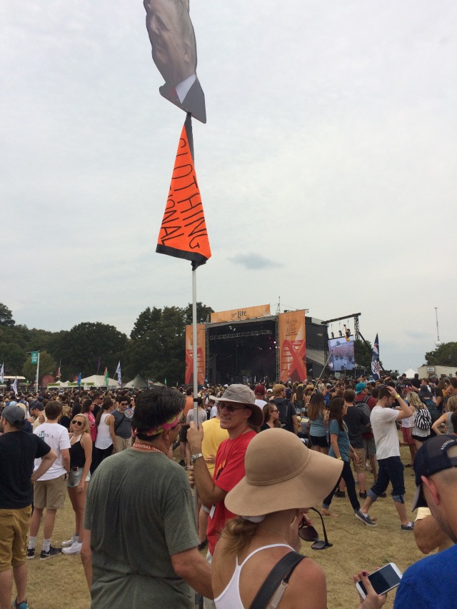 2015/10(October)/ACLFest/640x480_2015-10-09-ACLFest-4-Travis-Russ-flag.JPG