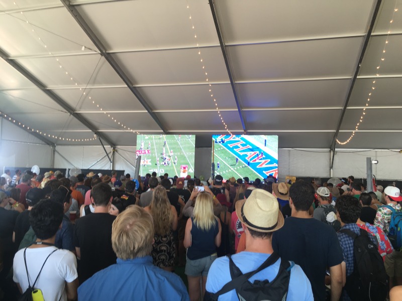 2015/10(October)/ACLFest/800x600_2015-10-10-ACLFest-01-Longhorns-vs-OU.JPG
