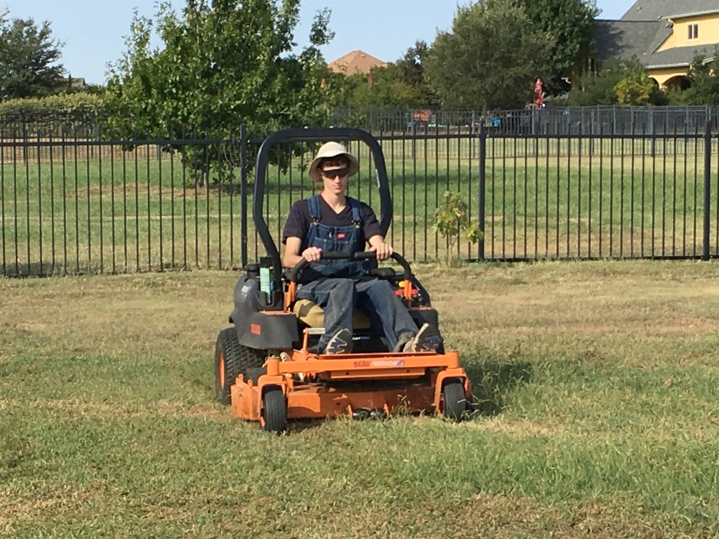 2015/10(October)/Chance-Mowing-with-ZTR/1024x768_2015-10-04-Chance-mowing-with-ZeroTurnRadius-ZTR-mower-3.JPG