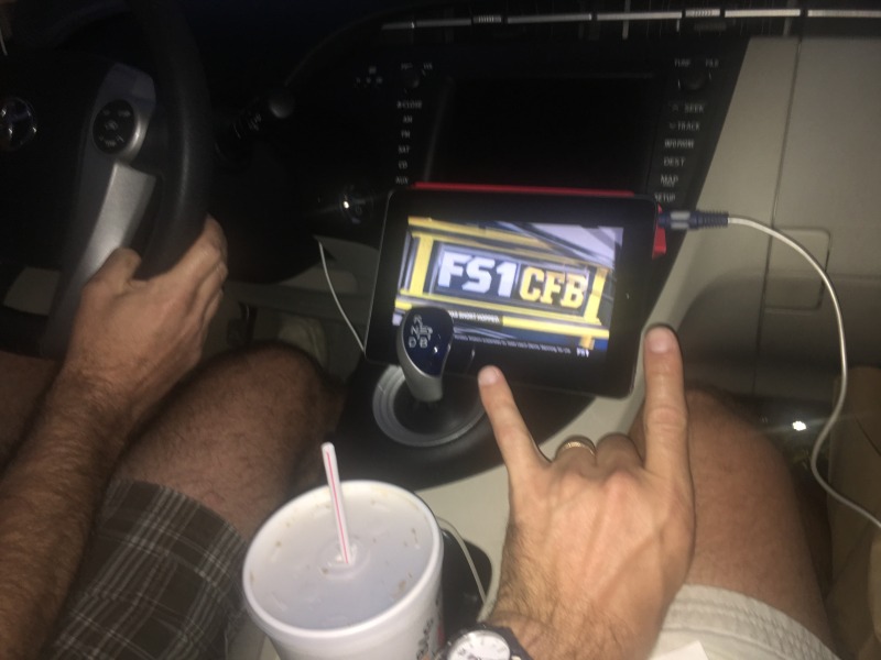 2015/10(October)/Crossman-Golf-Tournament-in-Dallas/2015-10-31-Crossman-Golf-Tournament-in-Dallas-watching-UT-while-driving.JPG
