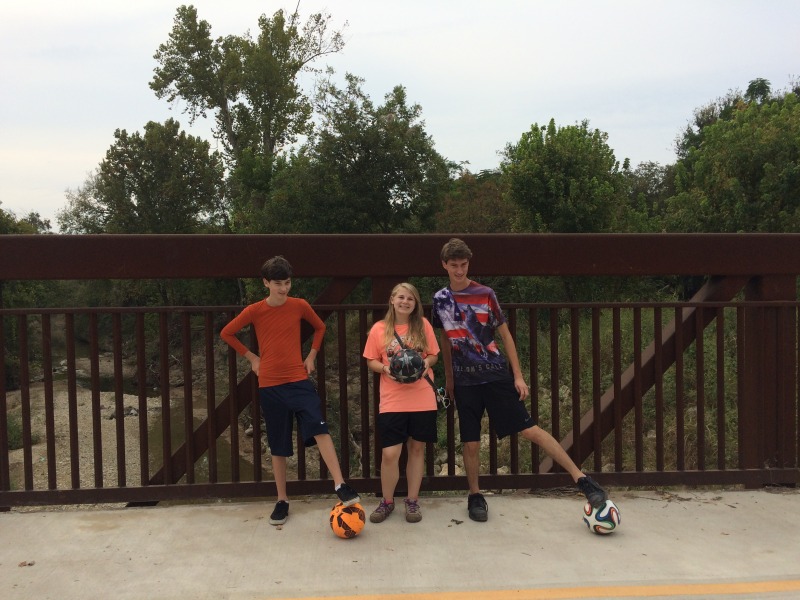 2015/10(October)/Foot-Golf-Soccer/800x600_2015-10-09-FootGolf-Soccer-05-Dax-Emily-Chance.JPG
