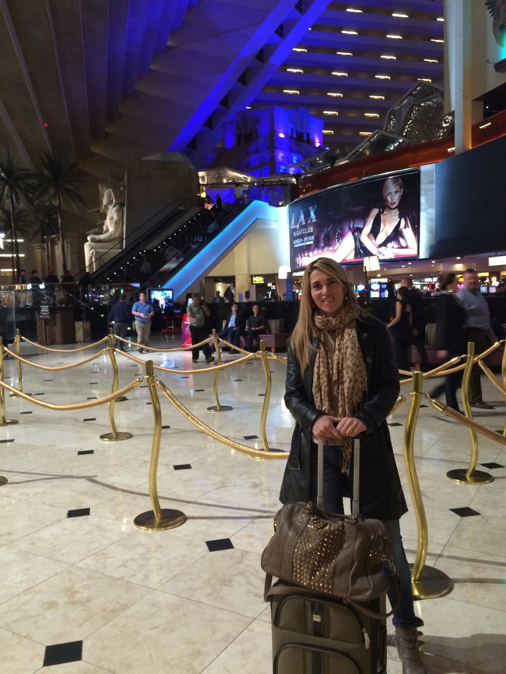 2015-11-18-Las-Vegas-12-Adriana-Luxor-hotel.JPG