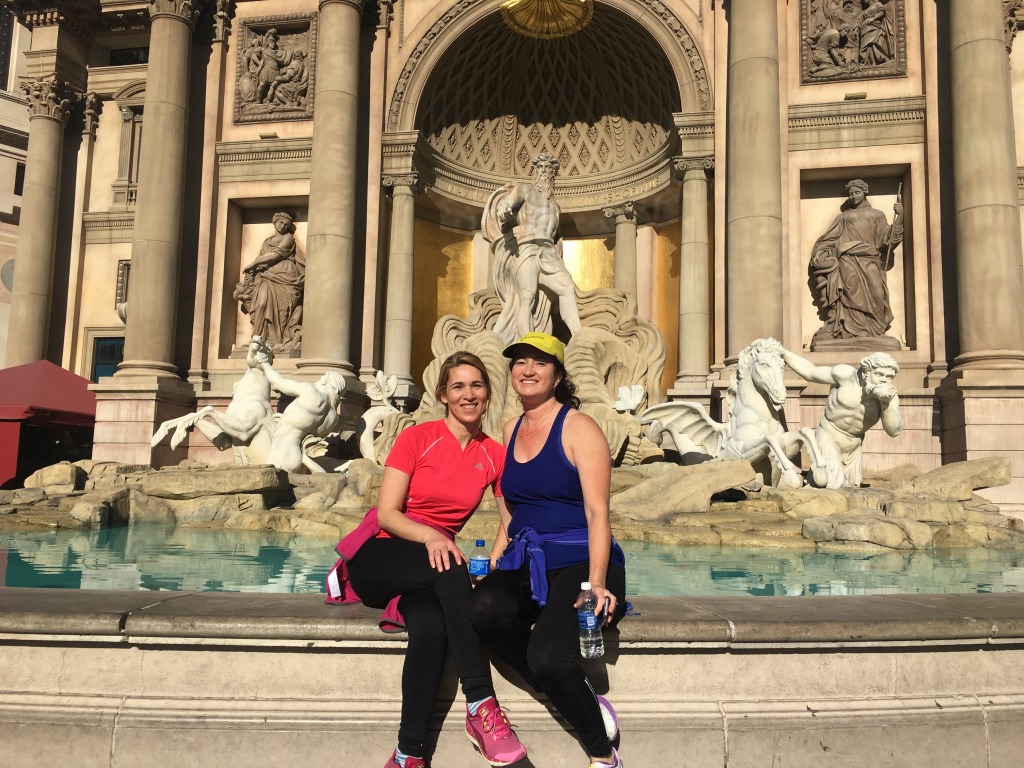 2015-11-20-Las-Vegas-12-jogging-the-strip-Adriana-Suzi-Caesars-Palace.JPG