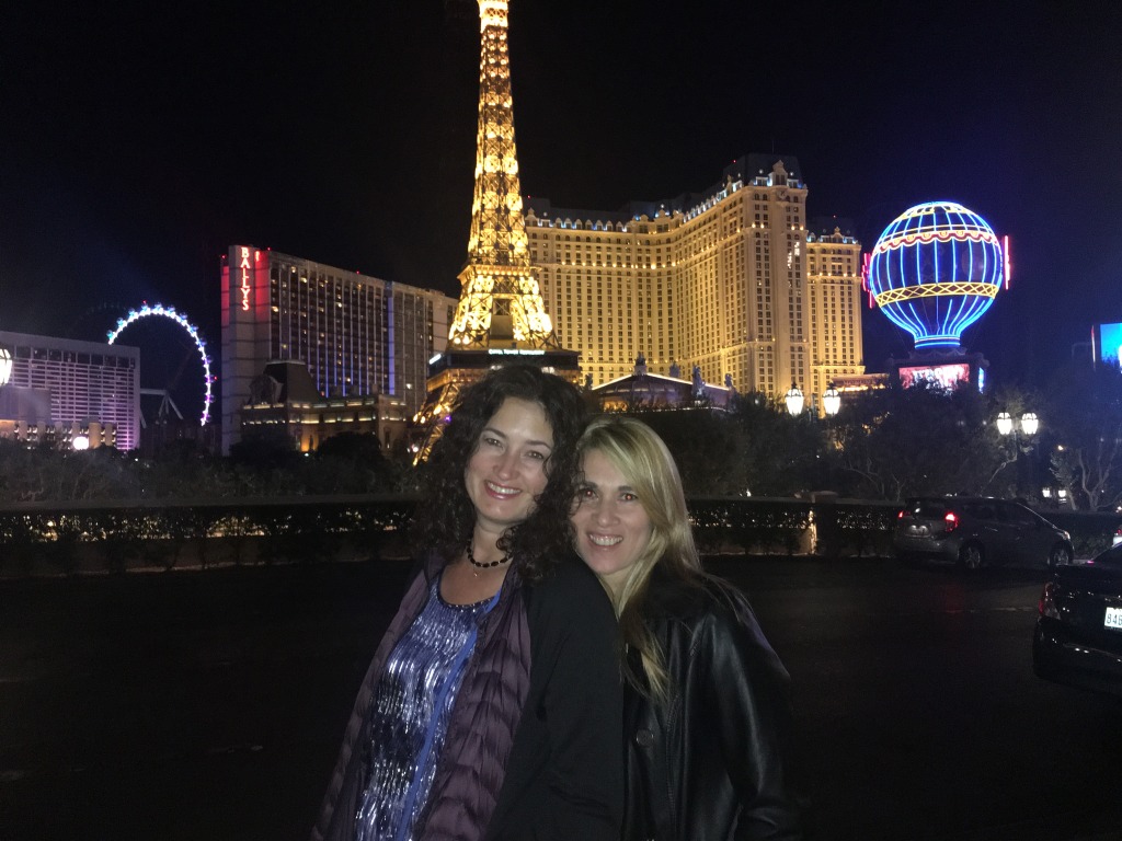 2015/11(November)/Adriana-visit-from-Buenos-Aires/01-Las-Vegas/1024x768_2015-11-20-Las-Vegas-128-Suzi-Adriana-Paris.JPG