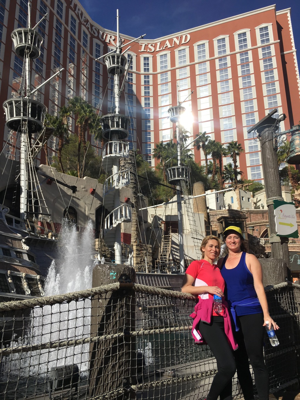 2015-11-20-Las-Vegas-20-jogging-the-strip-Adriana-Suzi-Treasure-Island.JPG