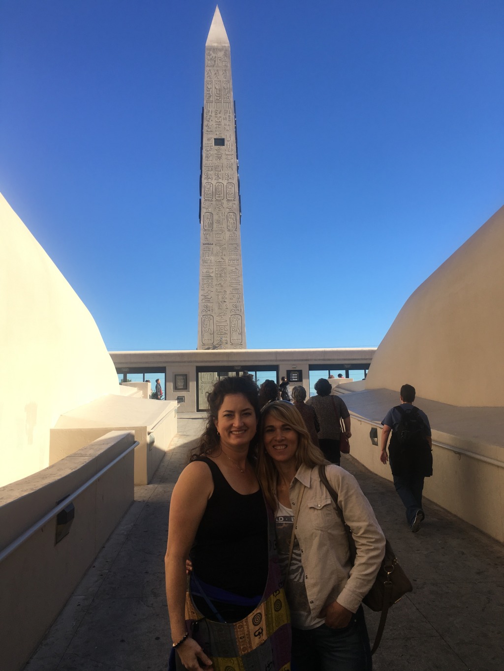 2015-11-21-Las-Vegas-12-Suzi-Adriana-Luxor-day.JPG