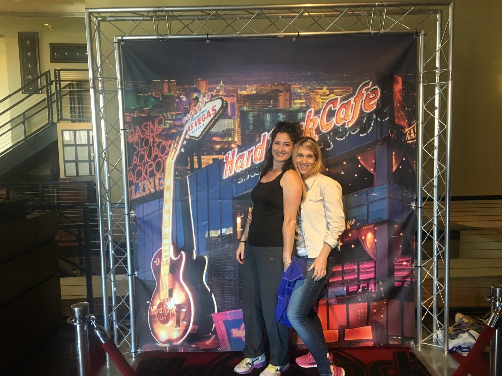 2015-11-21-Las-Vegas-15-Suzi-Adriana-Hard-Rock-Cafe.JPG