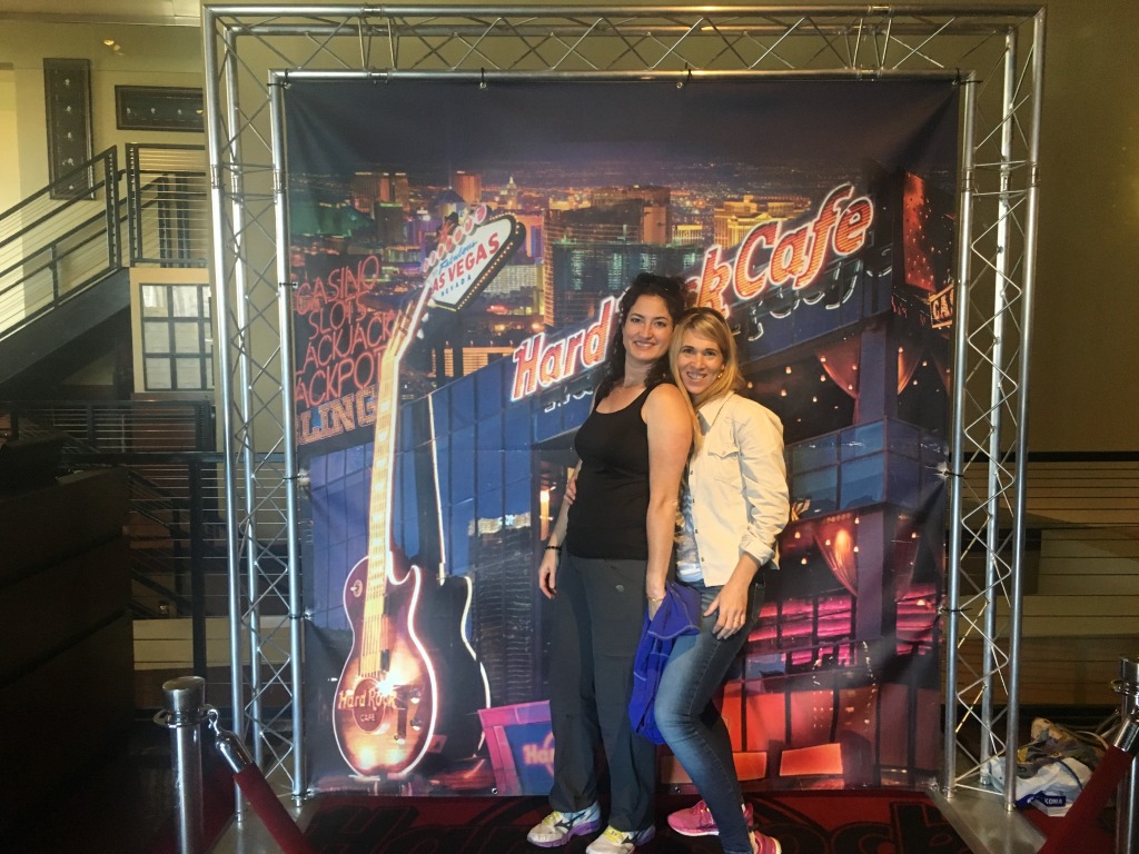 2015-11-21-Las-Vegas-16-Suzi-Adriana-Hard-Rock-Cafe.JPG