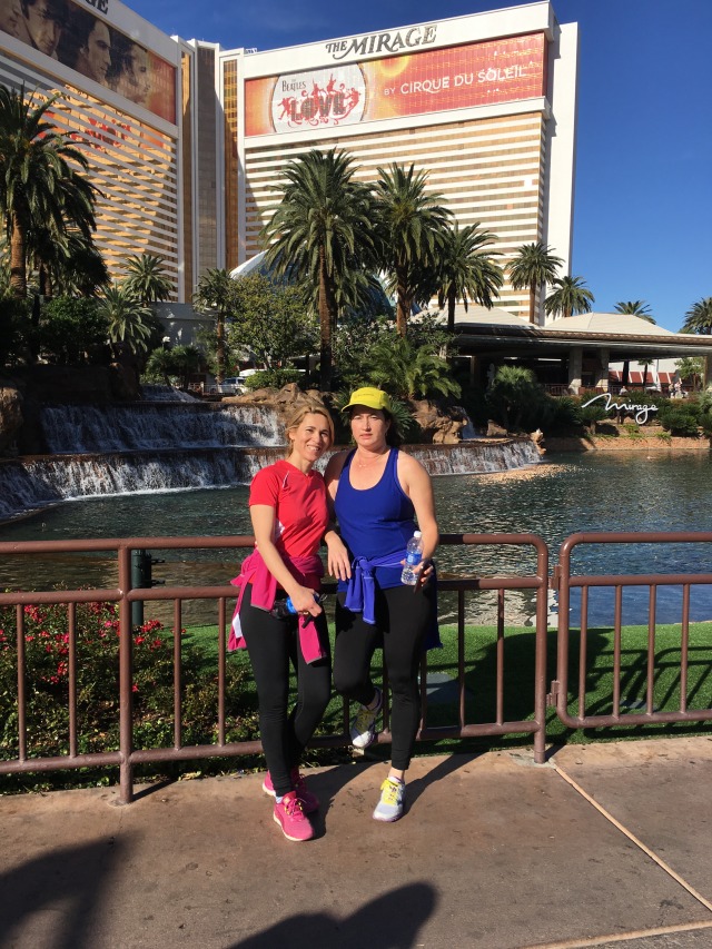 2015-11-20-Las-Vegas-16-jogging-the-strip-Adriana-Suzi-Mirage.JPG