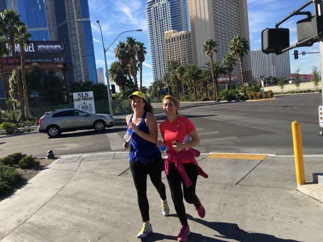 2015-11-20-Las-Vegas-24-jogging-the-strip-Adriana-Suzi.JPG