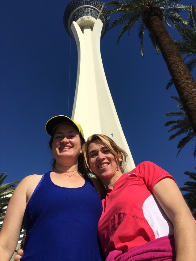2015-11-20-Las-Vegas-26-jogging-the-strip-Adriana-Suzi-Stratosphere.JPG