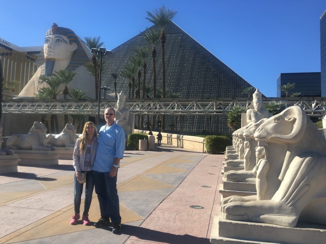 2015-11-21-Las-Vegas-10-Suzi-Adriana-Luxor-day.JPG