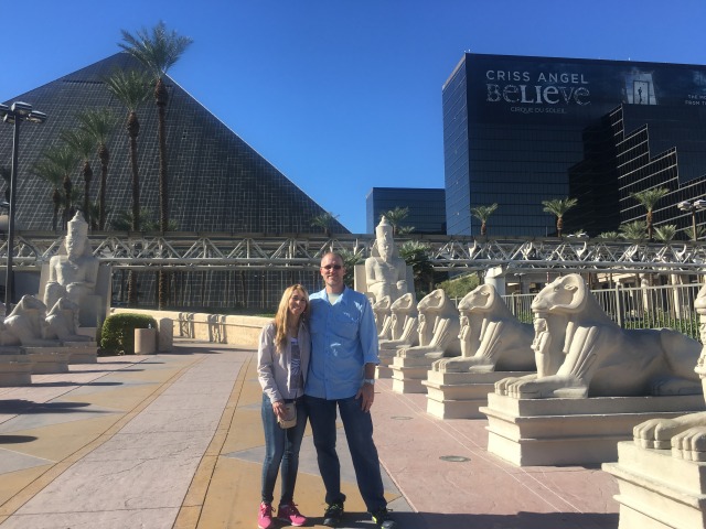 2015-11-21-Las-Vegas-11-Suzi-Adriana-Luxor-day.JPG