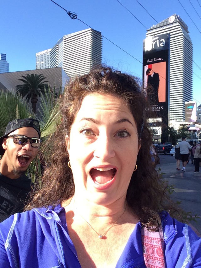 2015-11-21-Las-Vegas-19-Suzi-photo-bombed.JPG