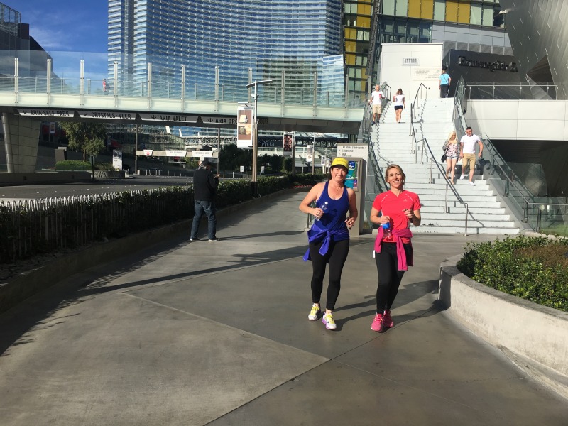 2015-11-20-Las-Vegas-04-jogging-the-strip-Adriana-Suzi.JPG