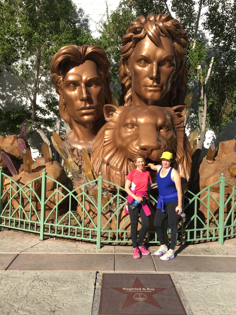 2015-11-20-Las-Vegas-17-jogging-the-strip-Adriana-Suzi-Mirage.JPG