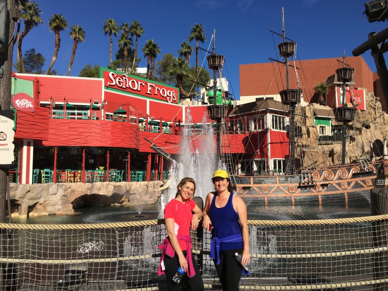 2015-11-20-Las-Vegas-21-jogging-the-strip-Adriana-Suzi-Treasure-Island.JPG