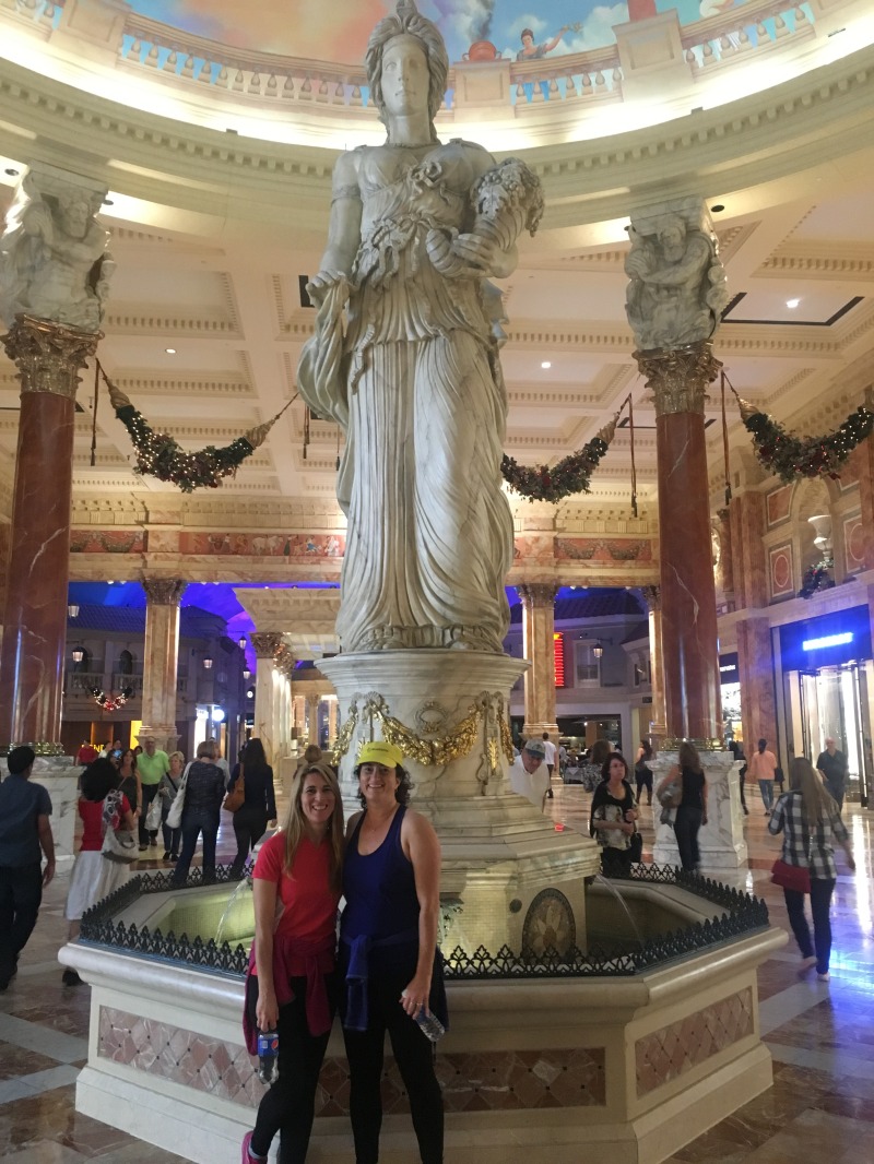 2015/11(November)/Adriana-visit-from-Buenos-Aires/01-Las-Vegas/800x600_2015-11-20-Las-Vegas-48-Adriana-Suzi.JPG