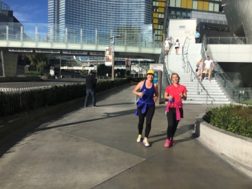 2015-11-20-Las-Vegas-04-jogging-the-strip-Adriana-Suzi.JPG