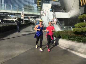 2015-11-20-Las-Vegas-05-jogging-the-strip-Adriana-Suzi.JPG