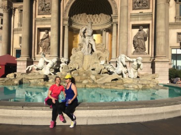 2015-11-20-Las-Vegas-11-jogging-the-strip-Adriana-Suzi-Caesars-Palace.JPG