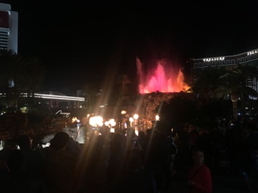 2015-11-20-Las-Vegas-120-Mirage-volcano.JPG