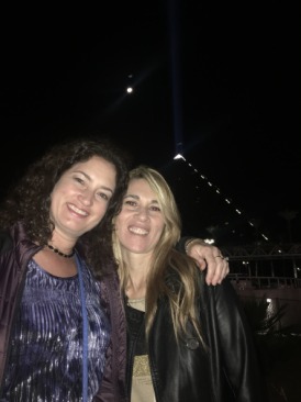 2015-11-20-Las-Vegas-129-Suzi-Adriana-Luxor-at-night.JPG