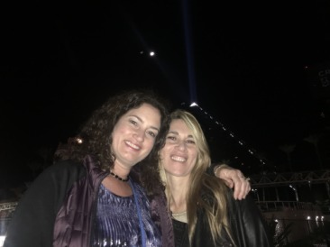 2015-11-20-Las-Vegas-130-Suzi-Adriana-Luxor-at-night.JPG