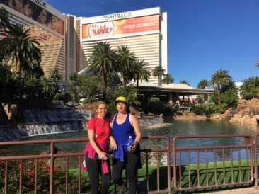 2015-11-20-Las-Vegas-15-jogging-the-strip-Adriana-Suzi-Mirage.JPG