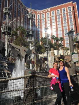 2015-11-20-Las-Vegas-20-jogging-the-strip-Adriana-Suzi-Treasure-Island.JPG