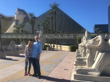 2015-11-21-Las-Vegas-10-Suzi-Adriana-Luxor-day.JPG